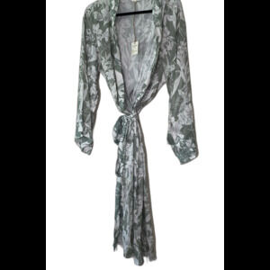 World Market Robe Pajamas Women’s Size L XL Color Green White Floral